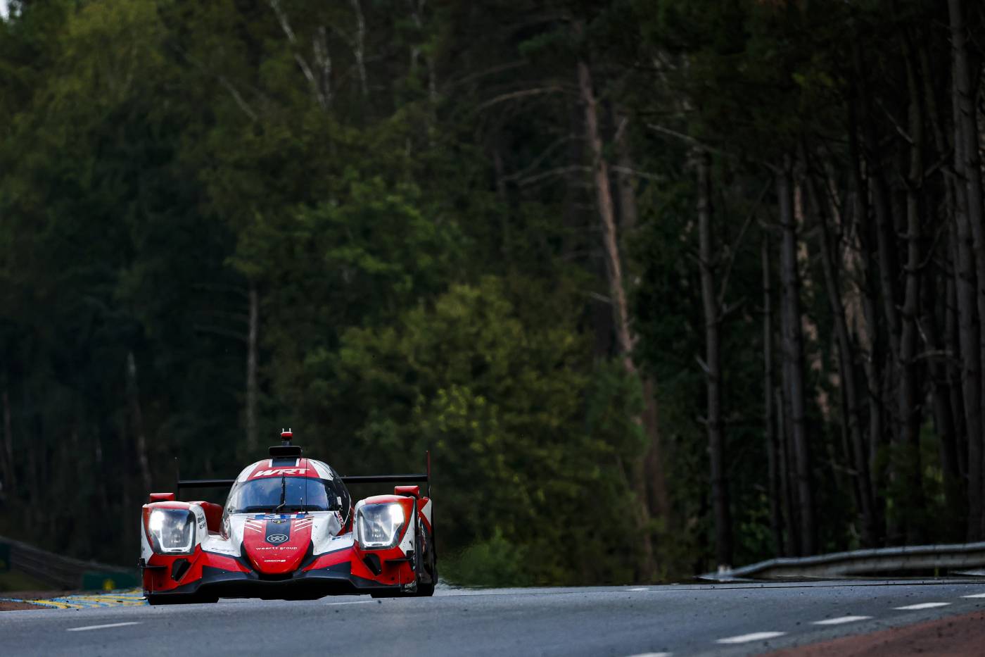 24H du Mans H+16 : Team WRT solidement installé en tête